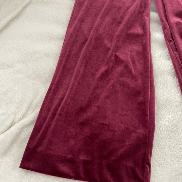 Old Navy cranberry velvet mid-rise pants - Picture 3 of 6